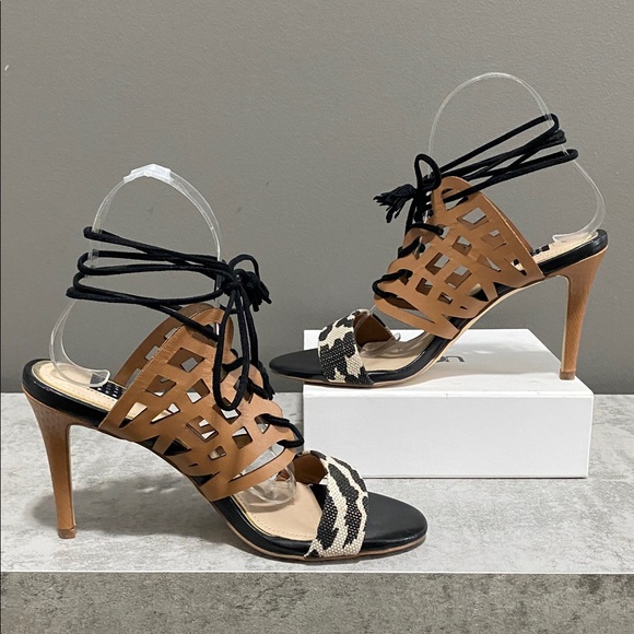 White House Black Market Tan & Black Strappy Heels Size 6.5 - Picture 2 of 13